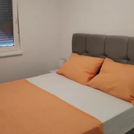 Classic One Bedroom With Terrace Apartment
